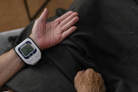 AI-powered health monitoring smartwatch